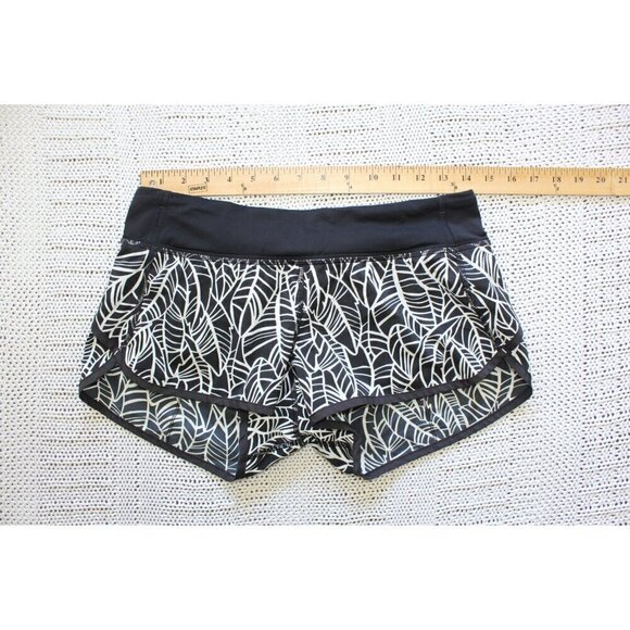Lululemon Run Times Speed Black and White Women shorts Size 6 Leaf Print Sport - Picture 2 of 11